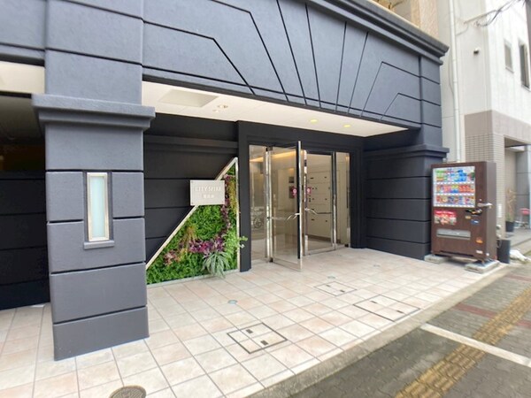 エントランス(ゆとりのあるエントランスです)