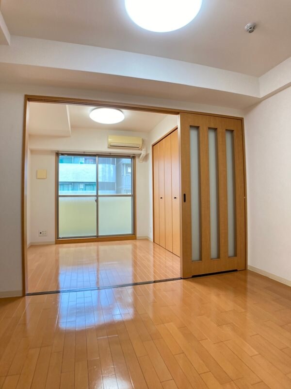 物件内観写真5　(おしゃれな居間です)