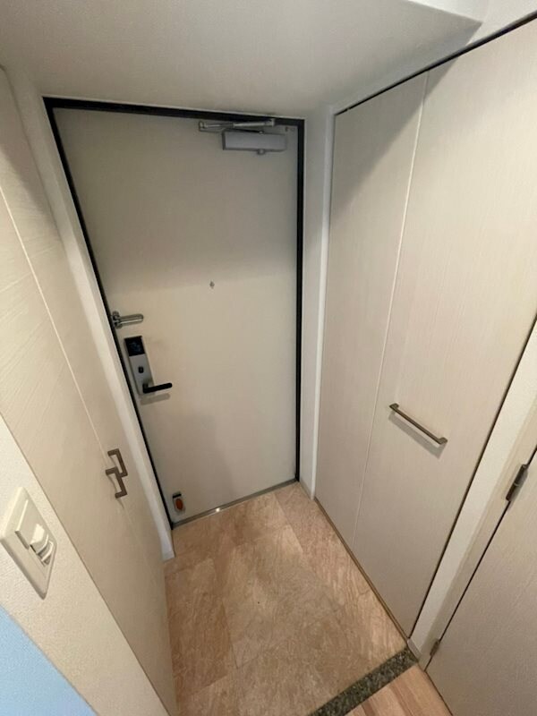 物件内観写真5　(落ち着いた玄関です)