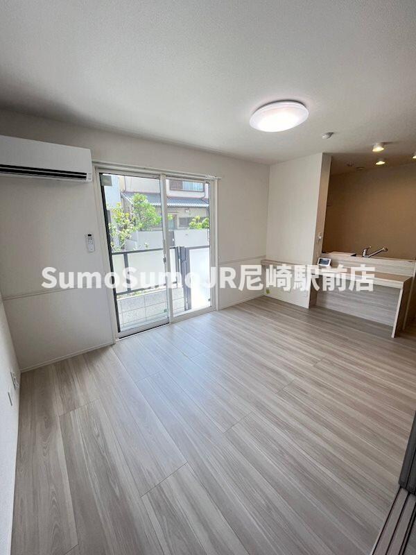 物件内観写真4　(ゆったり過ごせる居間です)