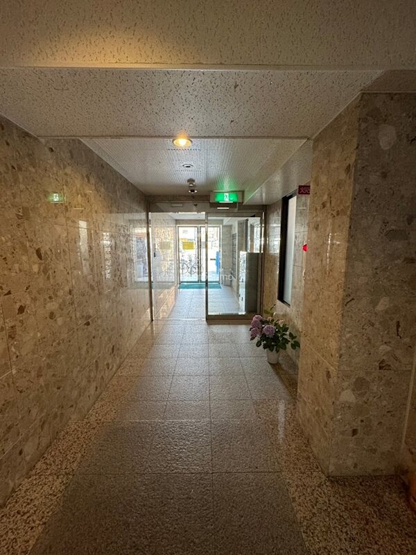 物件外観写真3　(建物の内部です)