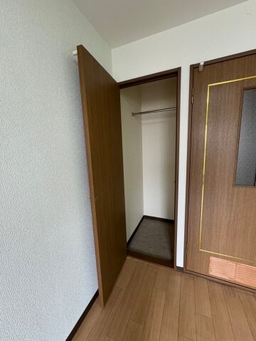 物件内観写真12　(たっぷりとした収納スペースです)