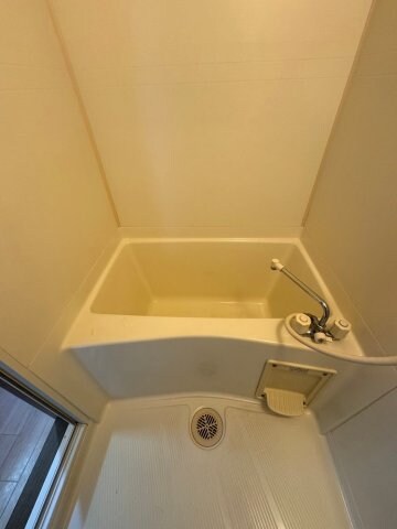 物件内観写真18　(コンパクトで使いやすいお風呂です)