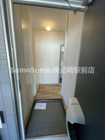 物件内観写真4　(落ち着いた玄関です)