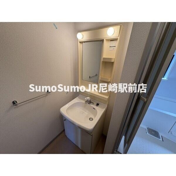 物件内観写真9　(使いやすい独立洗面台です)