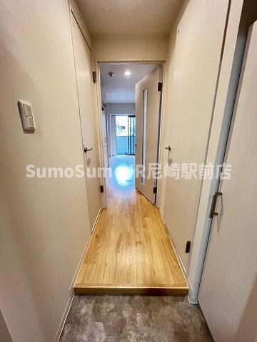 物件内観写真9　(ゆったりとした玄関です)