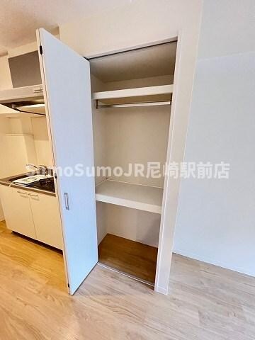 物件内観写真19　(ちょっとした収納スペースも充実しています)