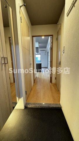 物件内観写真4　(収納もある玄関です)