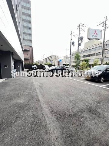物件外観写真3　(駐車場完備です)