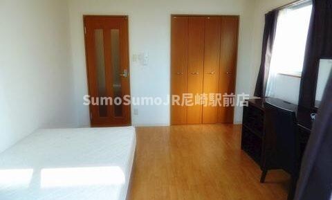 物件内観写真5　(ゆったり過ごせる居間です)