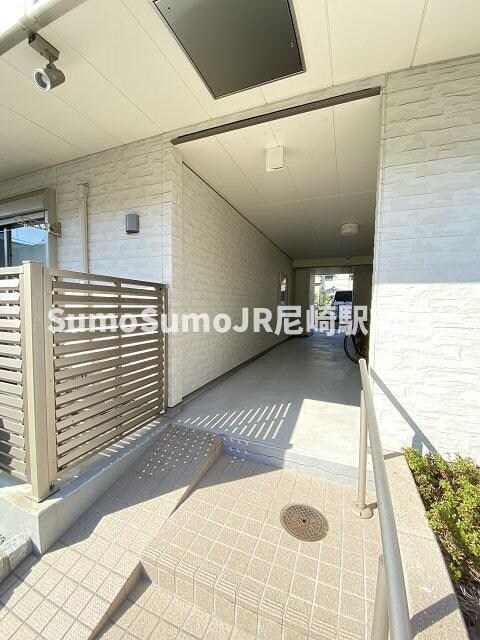 物件外観写真2　(落ち着いた雰囲気の外観です)