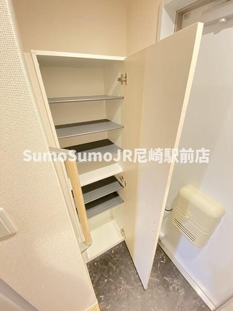 物件内観写真15　(収納豊富です)