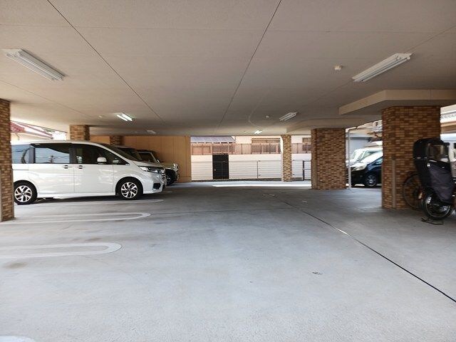 物件外観写真2　(駐車場完備です)