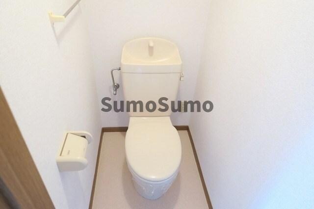 物件内観写真12　(ゆったりとした空間のトイレです)