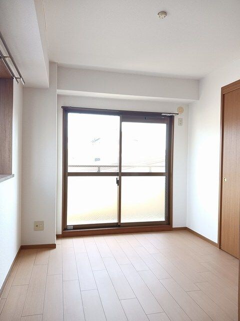 物件内観写真15　(ゆったり過ごせる居間です)