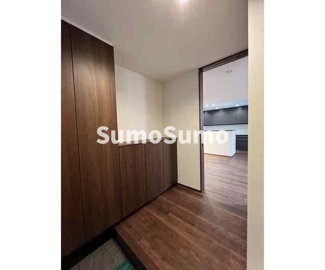 物件内観写真14　(明るい玄関です)