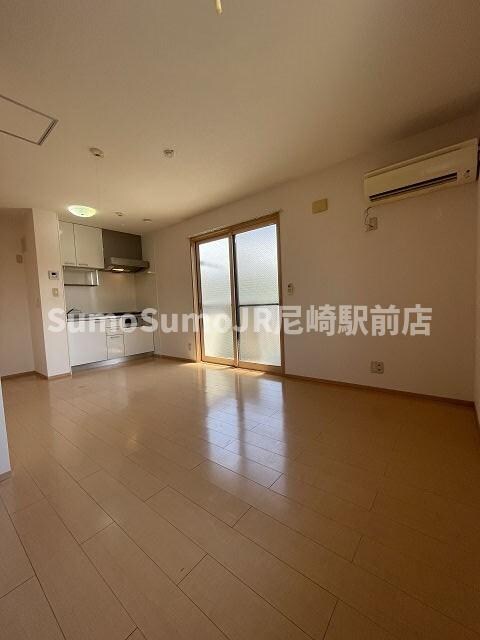 物件内観写真4　(おしゃれな居間です)