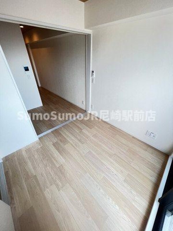 寝室(広くて明るい寝室)