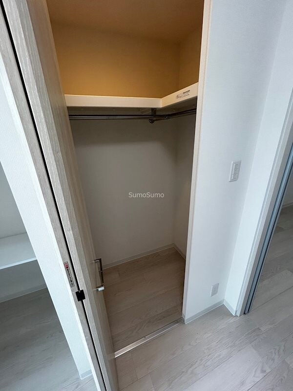 物件内観写真13　(小物を収納するのに便利です)