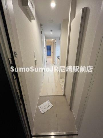 物件内観写真3　(収納もある玄関です)