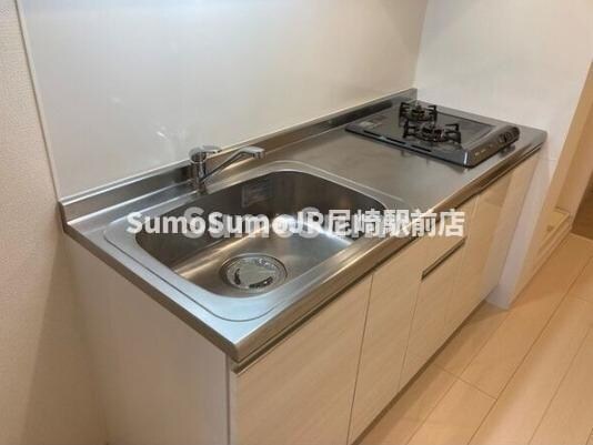 物件内観写真5　(コンパクトなキッチンで掃除もラクラク)