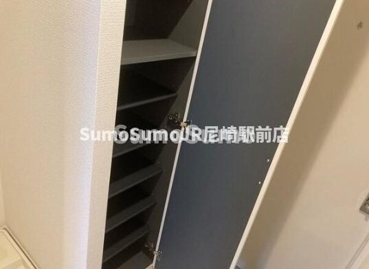 物件内観写真11　(ちょっとした収納スペースも充実しています)