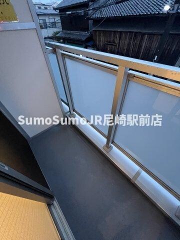 物件内観写真16　(お洗濯にも便利なバルコニー付き)