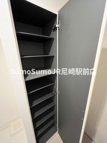 物件内観写真19　(たっぷりとした収納スペースです)