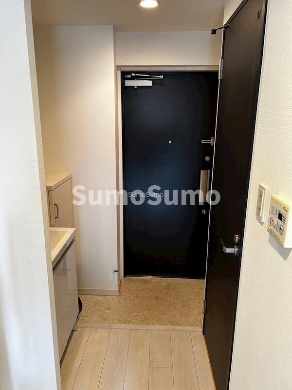 物件内観写真6　(収納もある玄関です)