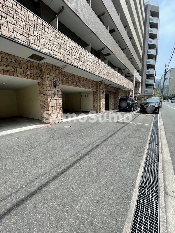 物件外観写真5　(駐車場に車を止められます)