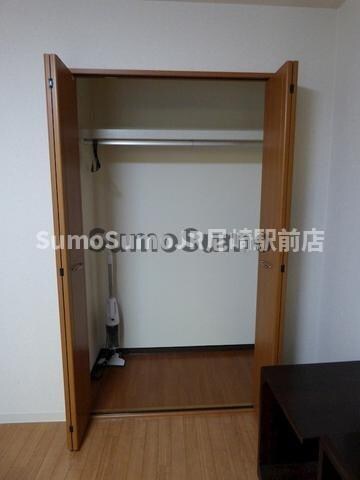 物件内観写真13　(小物を収納するのに便利です)