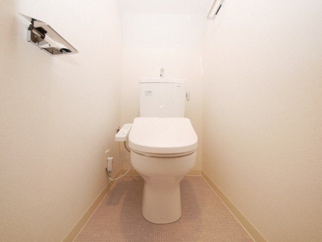 物件内観写真10　(コンパクトで使いやすいトイレです)