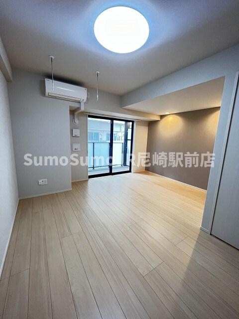 物件内観写真5　(ゆったり過ごせるリビングです)