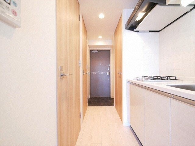 物件内観写真4　(明るい玄関です)