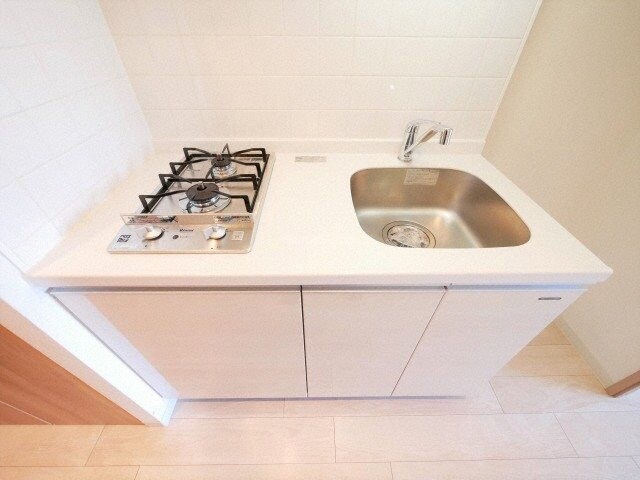 物件内観写真6　(コンパクトなキッチンで掃除もラクラク)