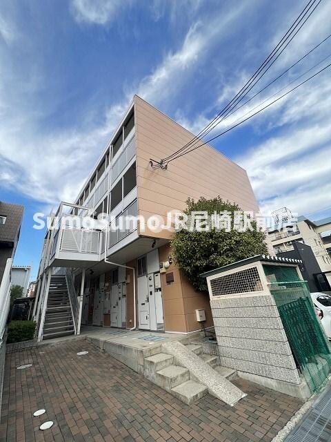 物件外観写真1　(落ち着いた雰囲気の外観です)