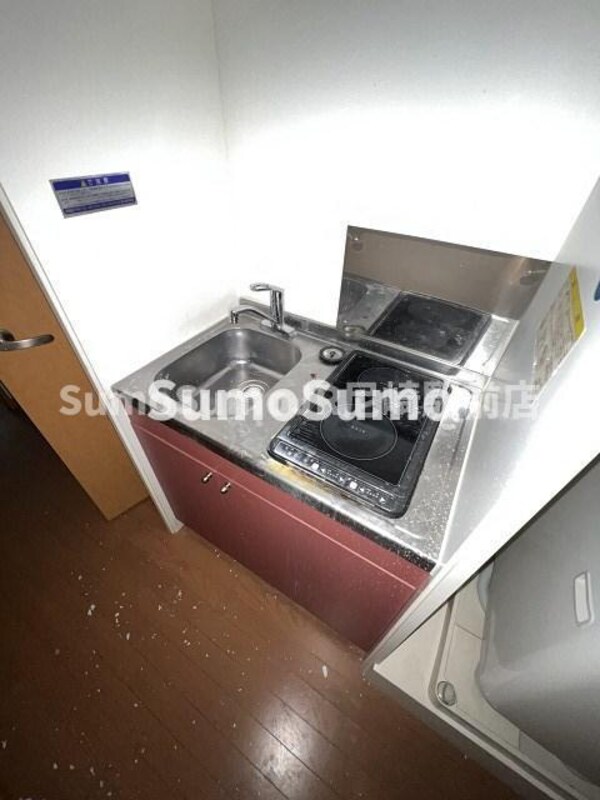 キッチン(コンパクトなキッチンで掃除もラクラク)