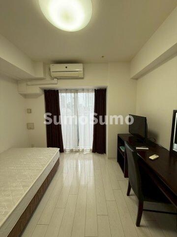 物件内観写真8　(ゆったりとした居間です)