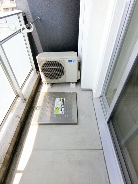 物件内観写真8　(お洗濯にも便利なバルコニー付き)