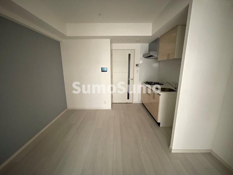 物件内観写真7　(こちらの居間で趣味の時間をお楽しみください)