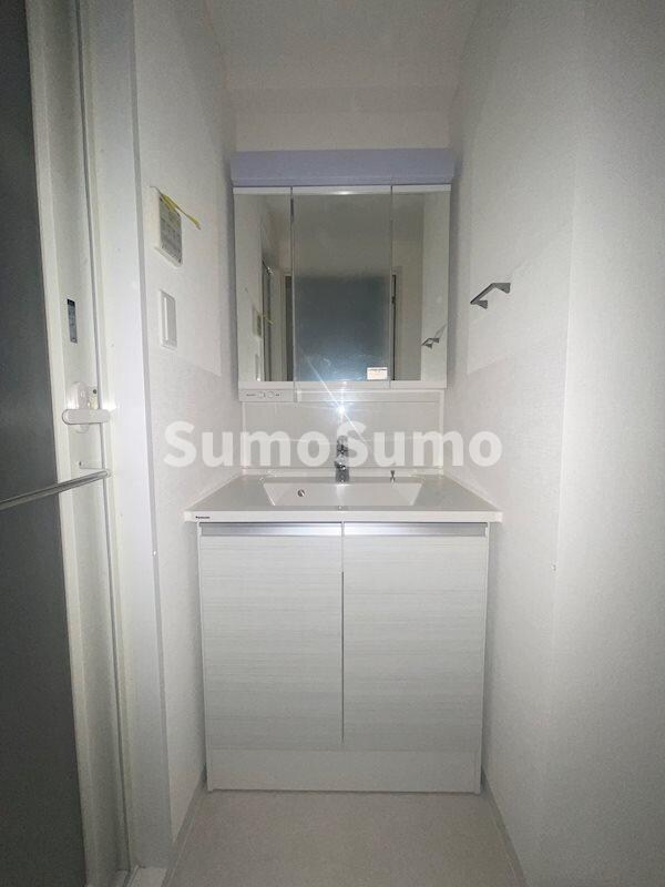 洗面・脱衣所(ゆったりとスペースのある洗面所)