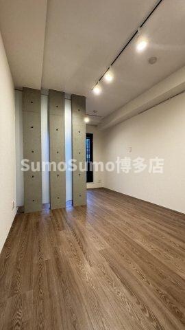 物件内観写真9　(ゆったりとした居間です)