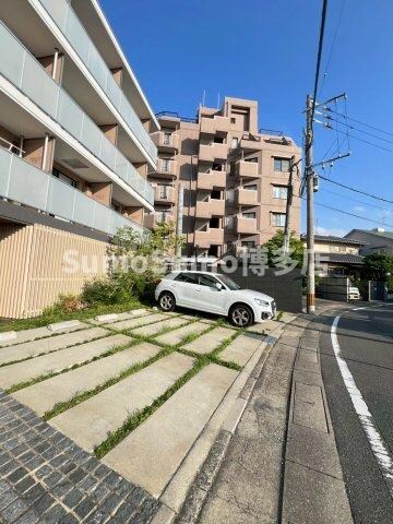 物件外観写真6　(駐車スペースもあります)