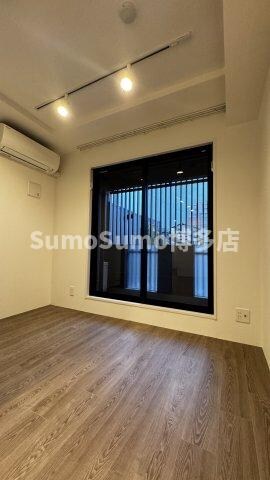 物件内観写真23　(こちらの居間で趣味の時間をお楽しみください)