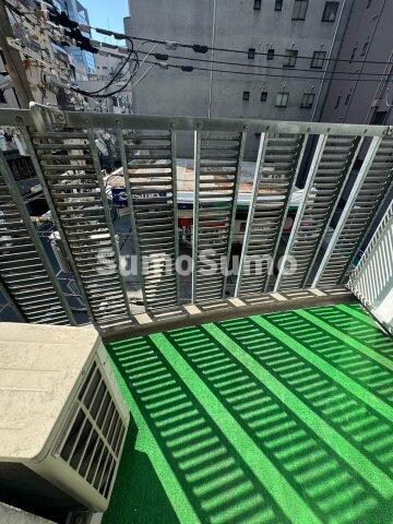 物件内観写真11　(外からの目が気にならないバルコニーで洗濯物が干せます)