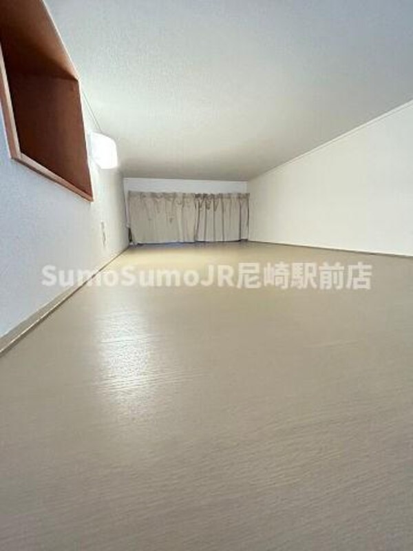 寝室(落ち着いて過ごせるお部屋なので、寝室にいかがでしょうか)