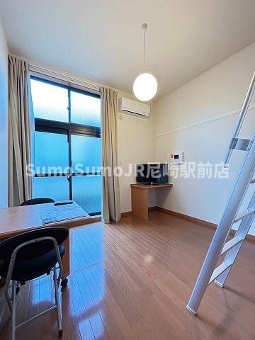 物件内観写真15　(広々とした洋室です)