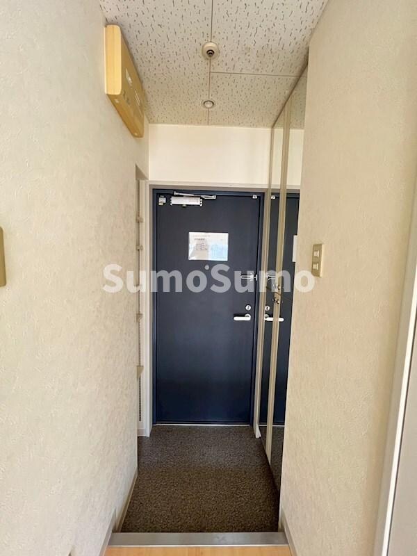 物件内観写真4　(明るい玄関です)