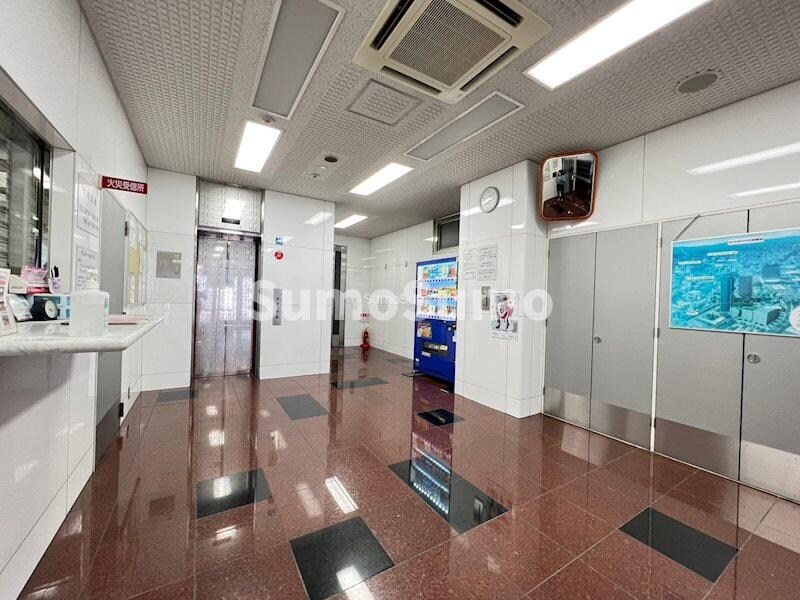 物件外観写真3　(落ち着いたロビーです)