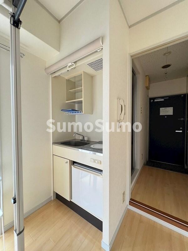 物件内観写真10　(コンパクトなキッチンで掃除もラクラク)